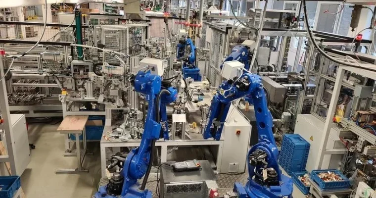 ETI-roboti-641c6c59a4da9-641c6c59a91d0.jpg.cut.c-641c6c5b62a7e.jpg.840px (1)